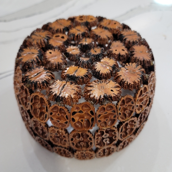 Walnut slice bowl. Very nice and sturdy. Perfect for any decor. American folkart - Picture 4 of 12